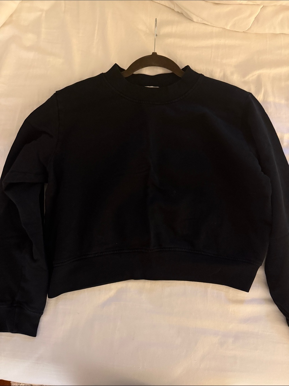 COTTON CITIZEN Cropped Sweatshirt in Black